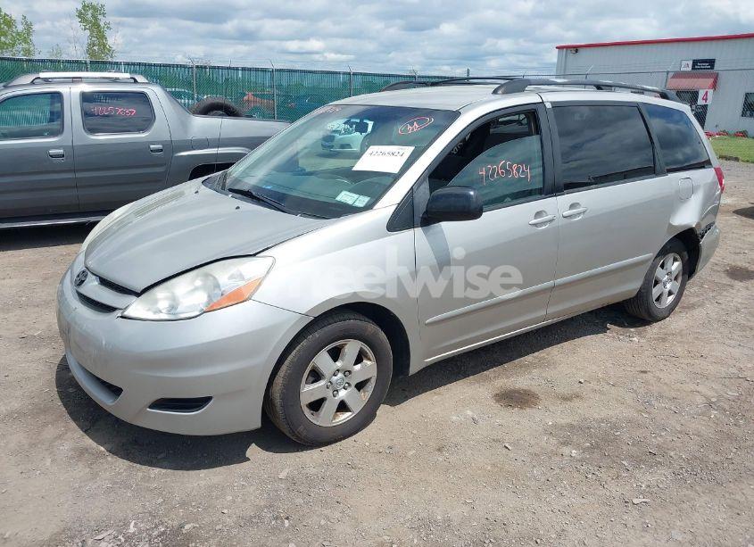 Photo 2 of 2008 Toyota Sienna LE (VIN 5TDZK23CX8S160611)