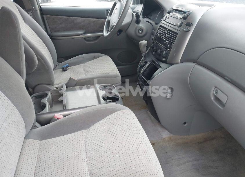Photo 5 of 2008 Toyota Sienna LE (VIN 5TDZK23CX8S165548)