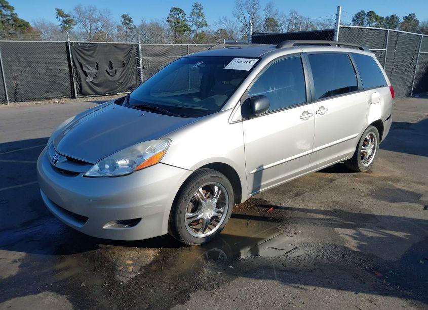 Photo 2 of 2008 Toyota Sienna LE (VIN 5TDZK23CX8S173424)