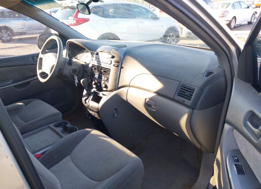 Photo 5 of 2008 Toyota Sienna LE (VIN 5TDZK23CX8S173424)