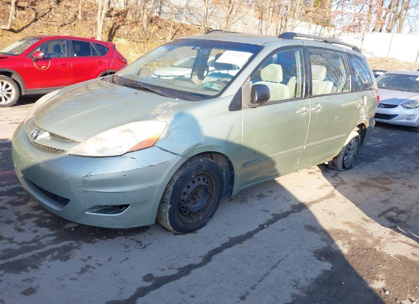 Photo 2 of 2008 Toyota Sienna CE (VIN 5TDZK23CX8S179966)