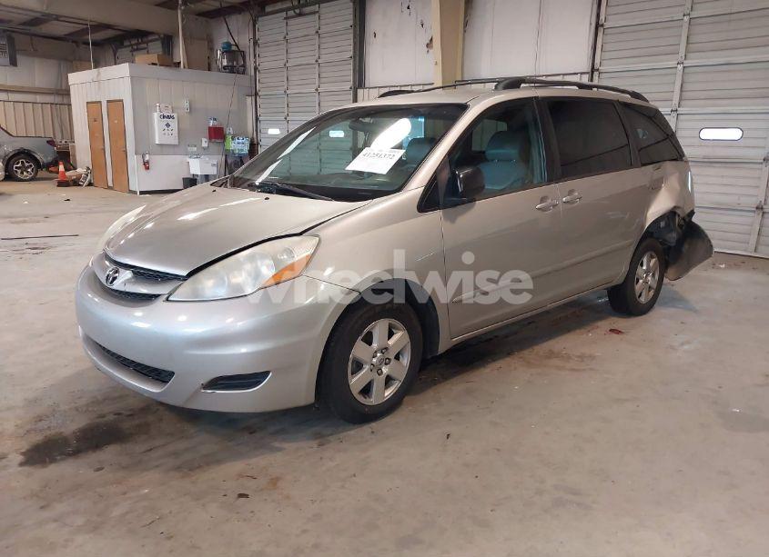 Photo 2 of 2008 Toyota Sienna LE (VIN 5TDZK23CX8S197688)