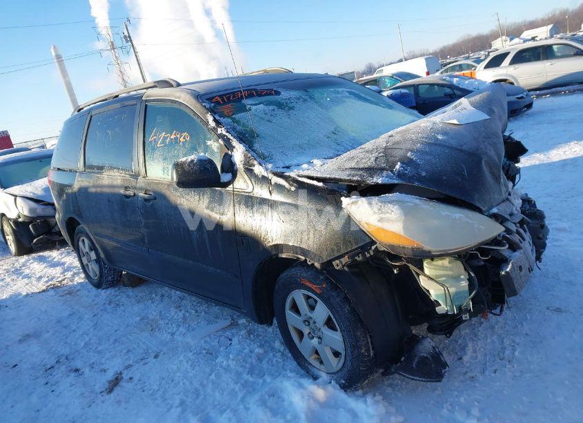 2009 Toyota Sienna LE (VIN 5TDZK23CX9S237298) main photo