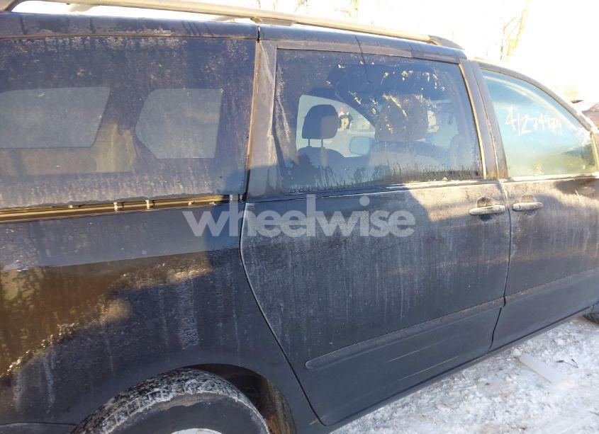 Photo 13 of 2009 Toyota Sienna LE (VIN 5TDZK23CX9S237298)