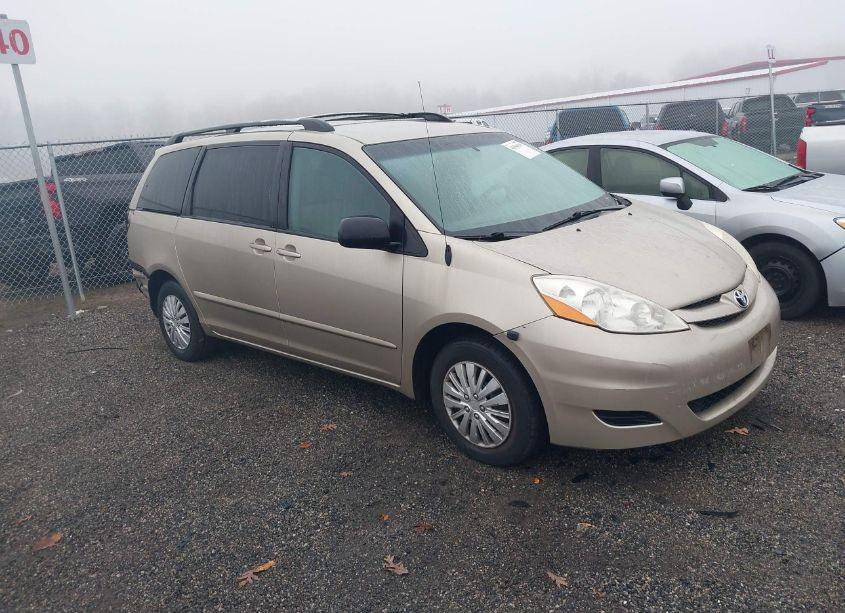 2009 Toyota Sienna LE (VIN 5TDZK23CX9S246714) main photo