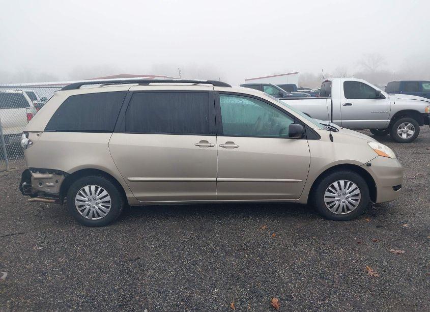 Photo 13 of 2009 Toyota Sienna LE (VIN 5TDZK23CX9S246714)