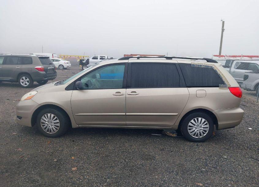 Photo 14 of 2009 Toyota Sienna LE (VIN 5TDZK23CX9S246714)