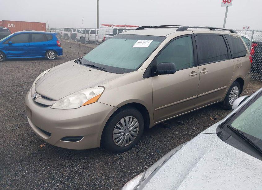 Photo 2 of 2009 Toyota Sienna LE (VIN 5TDZK23CX9S246714)