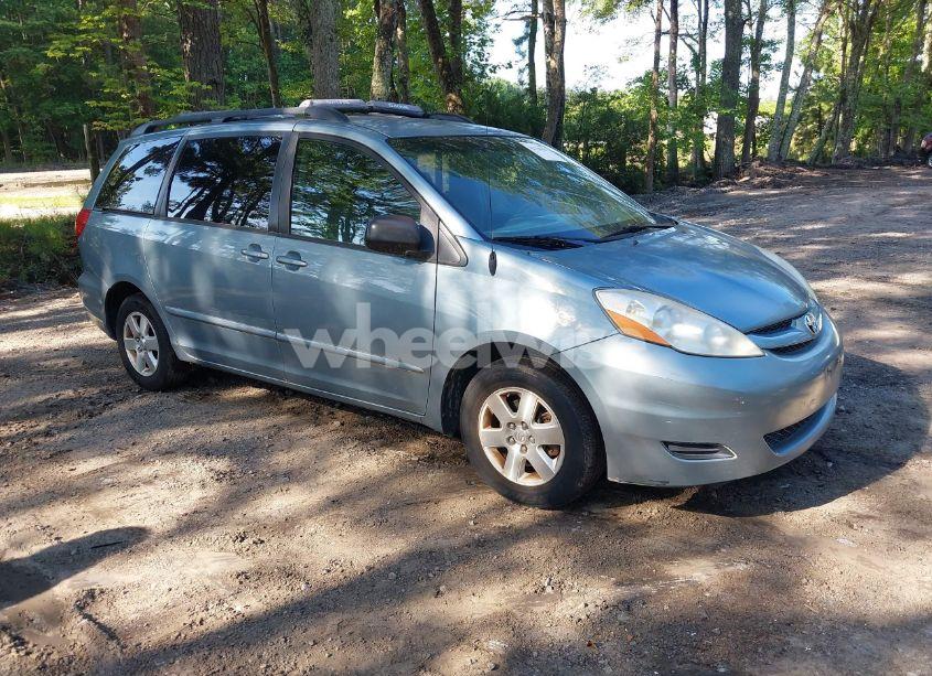 2009 Toyota Sienna LE (VIN 5TDZK23CX9S265750) main photo