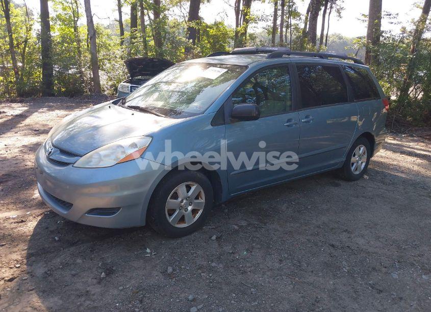 Photo 2 of 2009 Toyota Sienna LE (VIN 5TDZK23CX9S265750)