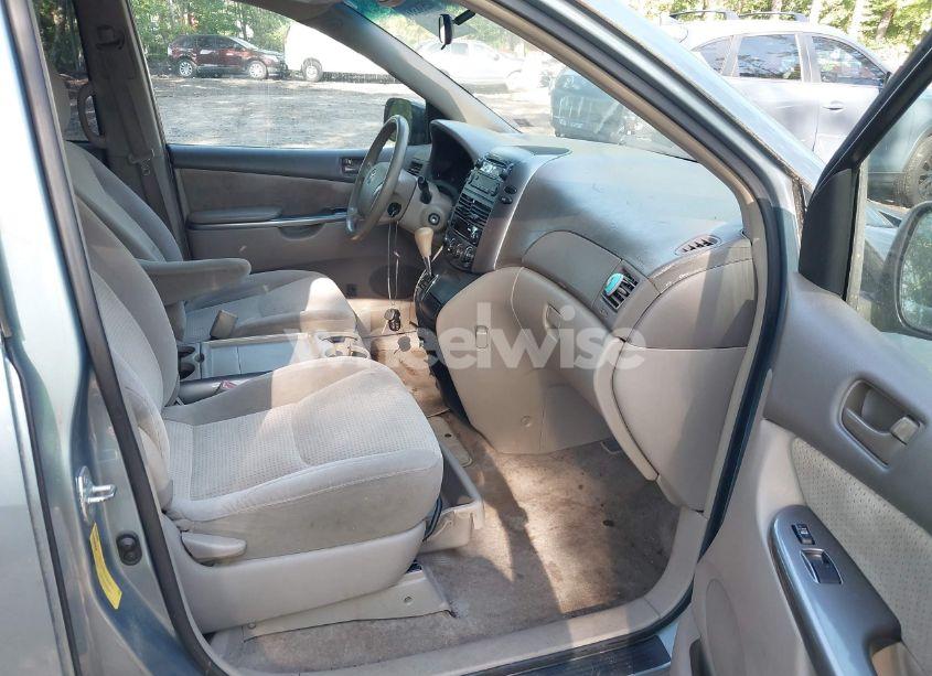 Photo 5 of 2009 Toyota Sienna LE (VIN 5TDZK23CX9S265750)