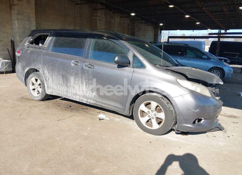 2011 Toyota Sienna BASE V6 (VIN 5TDZK3DC0BS075319) main photo