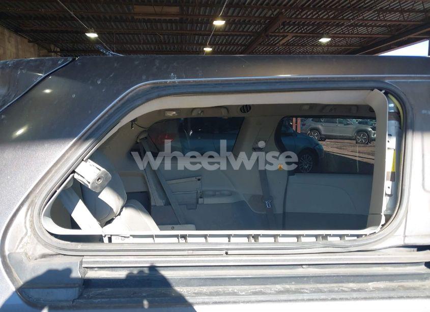 Photo 14 of 2011 Toyota Sienna BASE V6 (VIN 5TDZK3DC0BS075319)