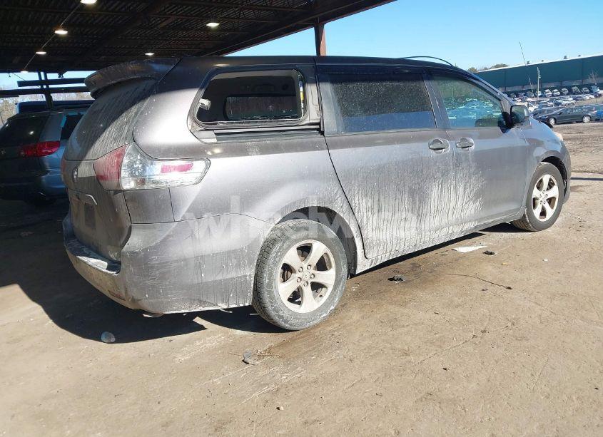 Photo 4 of 2011 Toyota Sienna BASE V6 (VIN 5TDZK3DC0BS075319)