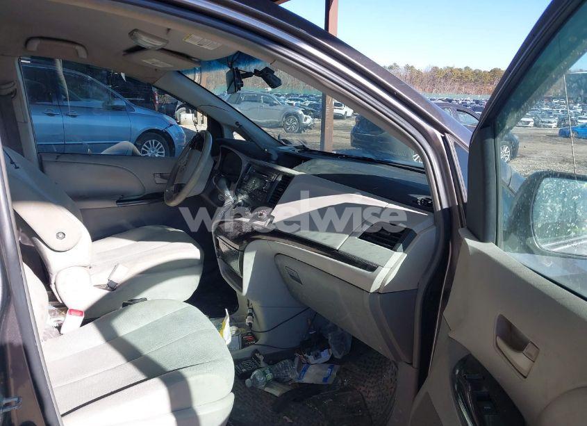 Photo 5 of 2011 Toyota Sienna BASE V6 (VIN 5TDZK3DC0BS075319)