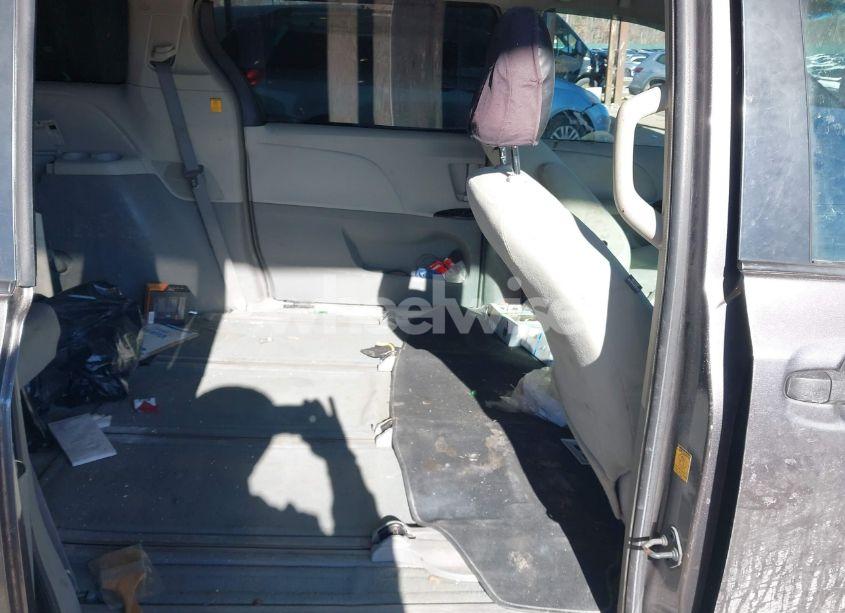 Photo 8 of 2011 Toyota Sienna BASE V6 (VIN 5TDZK3DC0BS075319)