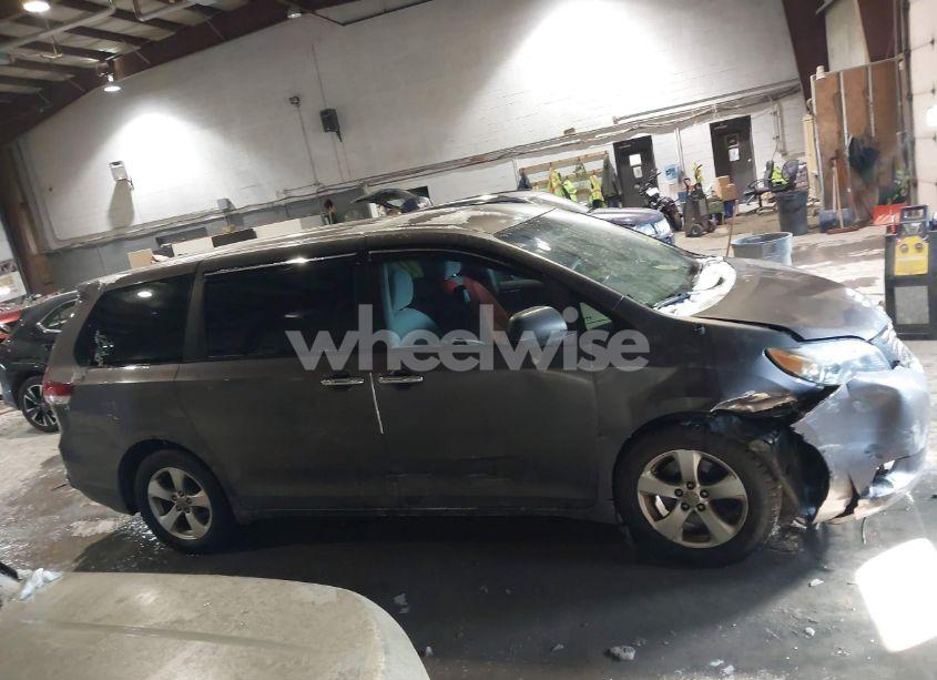 Photo 13 of 2013 Toyota Sienna L V6 7 PASSENGER (VIN 5TDZK3DC0DS286197)