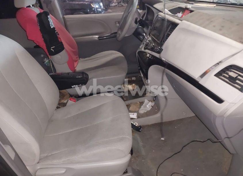 Photo 5 of 2013 Toyota Sienna L V6 7 PASSENGER (VIN 5TDZK3DC0DS286197)