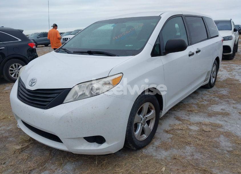 Photo 2 of 2013 Toyota Sienna L V6 7 PASSENGER (VIN 5TDZK3DC0DS341165)