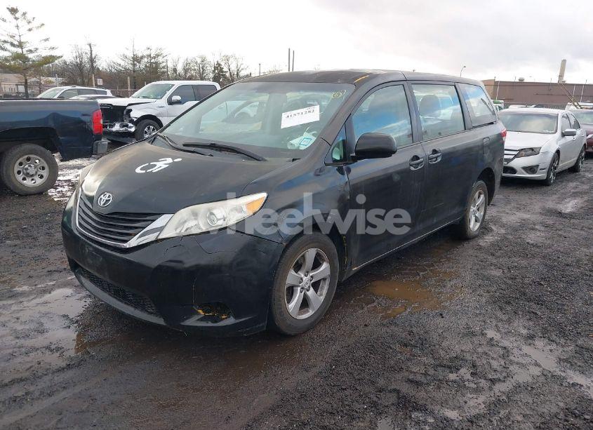 Photo 2 of 2014 Toyota Sienna L V6 7 PASSENGER (VIN 5TDZK3DC0ES449836)