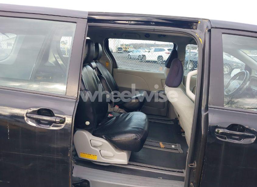 Photo 8 of 2014 Toyota Sienna L V6 7 PASSENGER (VIN 5TDZK3DC0ES449836)