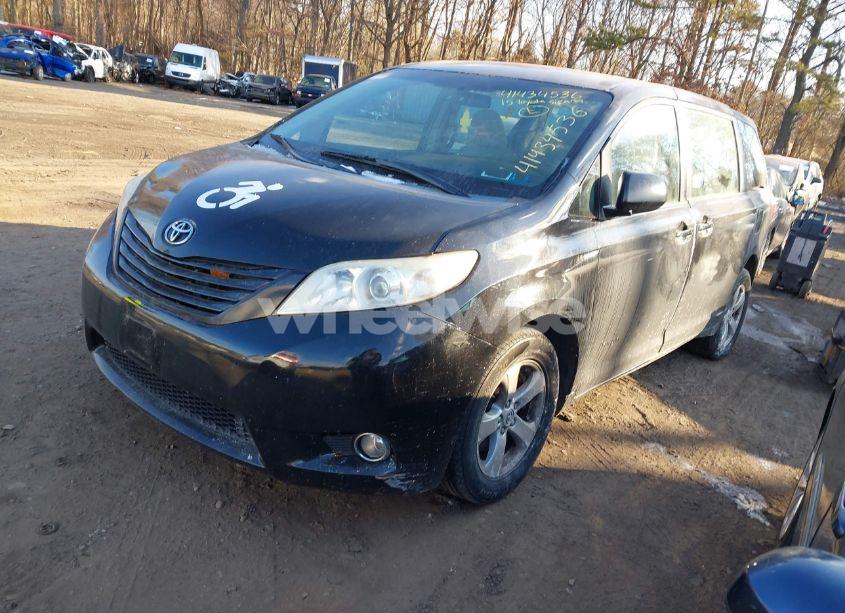 Photo 2 of 2015 Toyota Sienna L 7 PASSENGER (VIN 5TDZK3DC0FS539456)