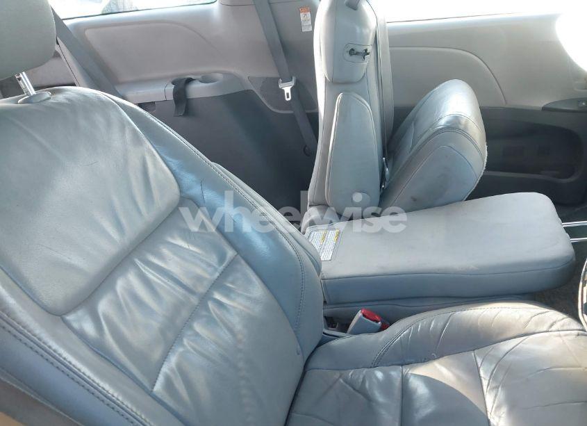 Photo 8 of 2015 Toyota Sienna L 7 PASSENGER (VIN 5TDZK3DC0FS539456)