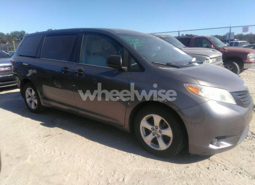 2015 Toyota Sienna L 7 PASSENGER (VIN 5TDZK3DC0FS583733) main photo
