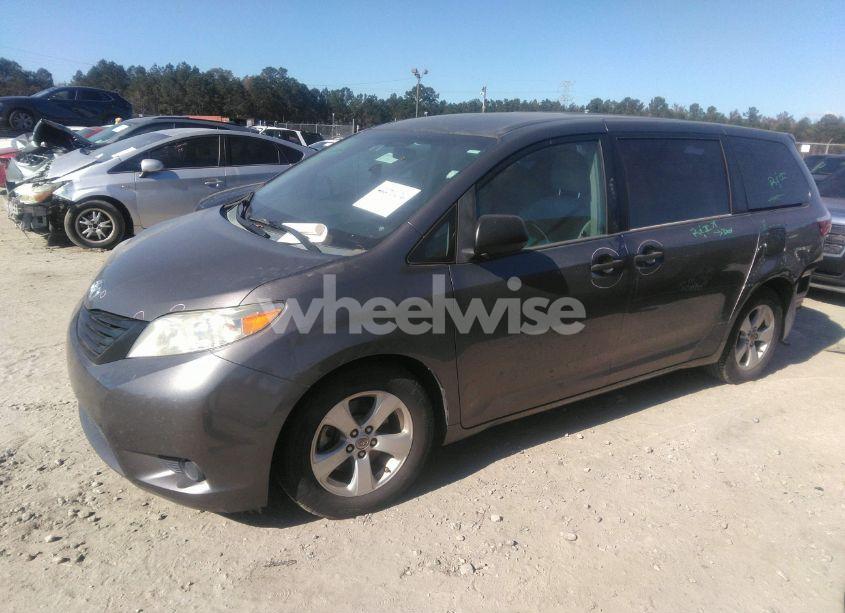 Photo 2 of 2015 Toyota Sienna L 7 PASSENGER (VIN 5TDZK3DC0FS583733)