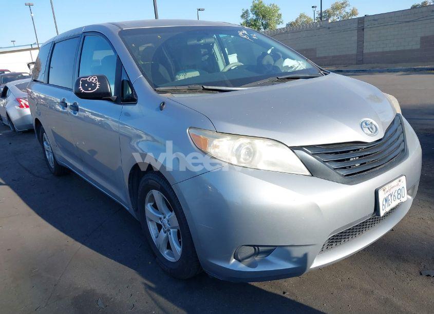 2011 Toyota Sienna BASE V6 (VIN 5TDZK3DC1BS016666) main photo