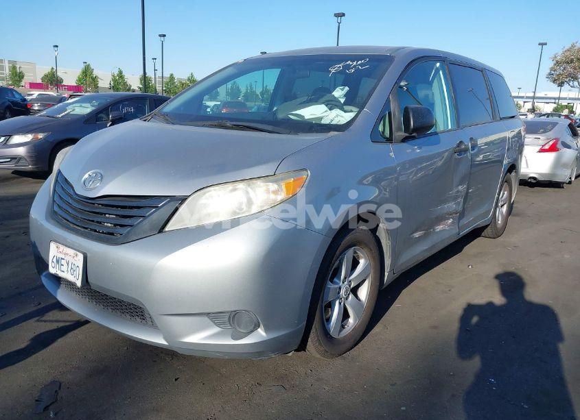 Photo 2 of 2011 Toyota Sienna BASE V6 (VIN 5TDZK3DC1BS016666)