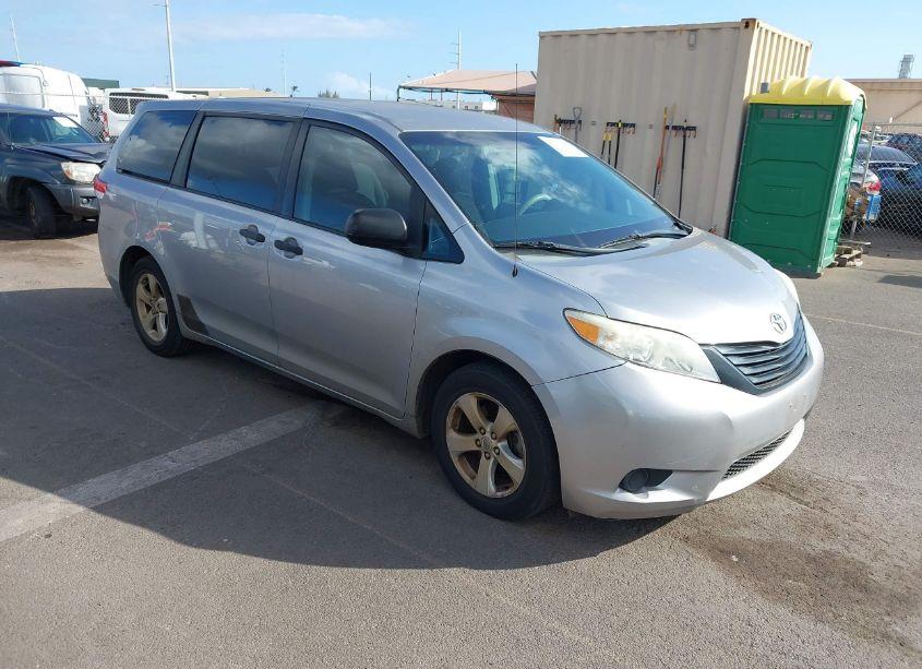 2011 Toyota Sienna BASE V6 (VIN 5TDZK3DC1BS035749) main photo