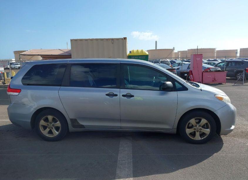 Photo 13 of 2011 Toyota Sienna BASE V6 (VIN 5TDZK3DC1BS035749)