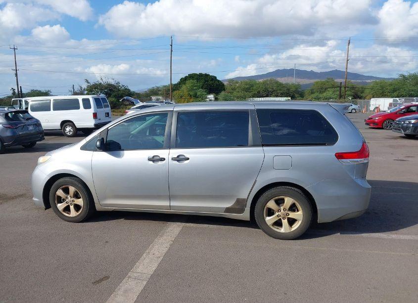 Photo 14 of 2011 Toyota Sienna BASE V6 (VIN 5TDZK3DC1BS035749)