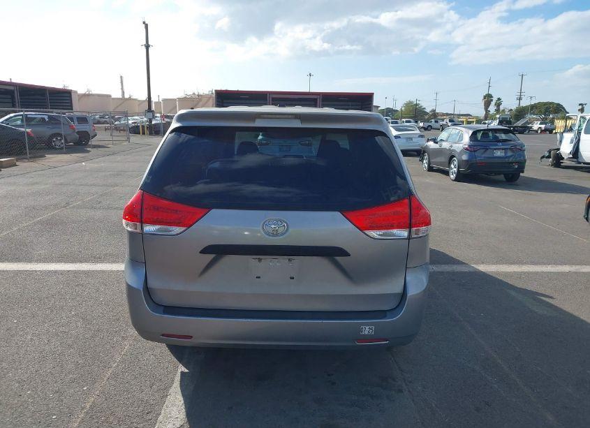 Photo 16 of 2011 Toyota Sienna BASE V6 (VIN 5TDZK3DC1BS035749)