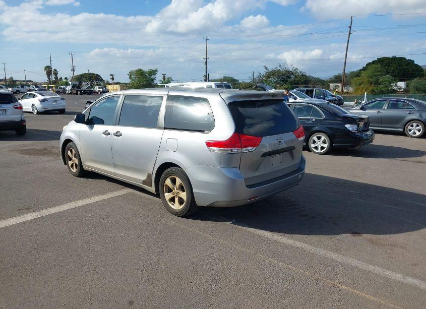 Photo 3 of 2011 Toyota Sienna BASE V6 (VIN 5TDZK3DC1BS035749)