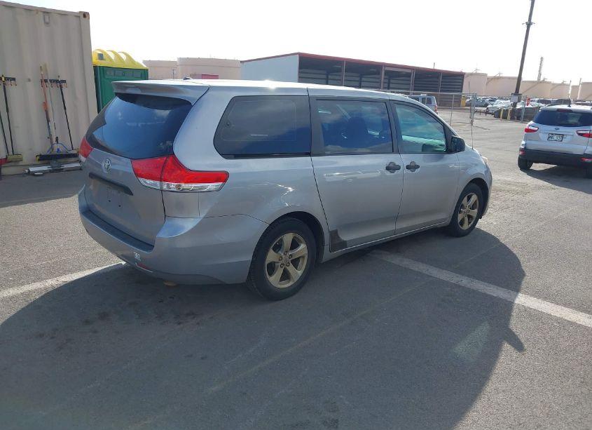 Photo 4 of 2011 Toyota Sienna BASE V6 (VIN 5TDZK3DC1BS035749)