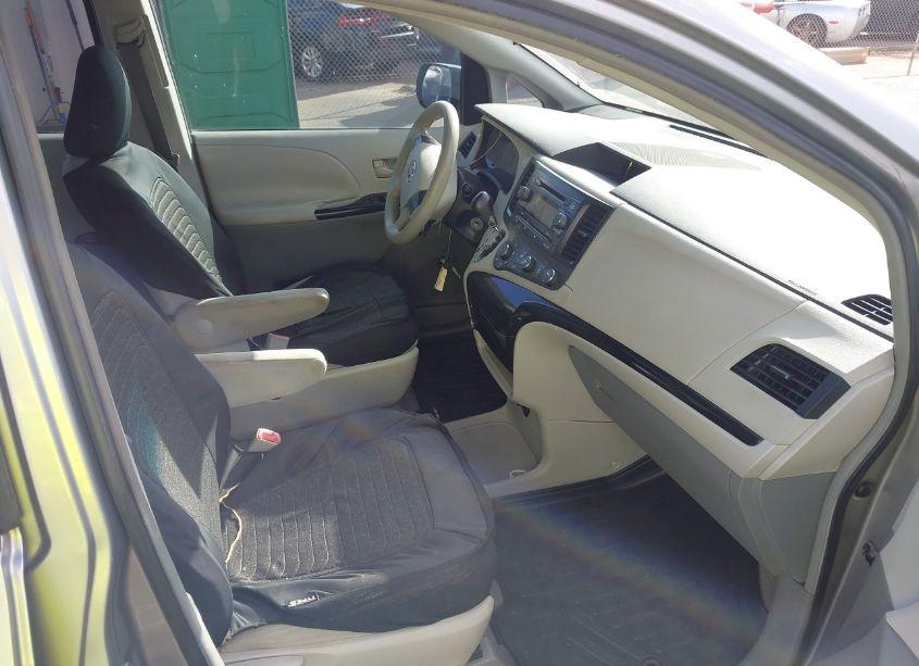 Photo 5 of 2011 Toyota Sienna BASE V6 (VIN 5TDZK3DC1BS035749)