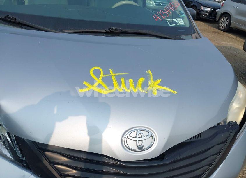 Photo 10 of 2011 Toyota Sienna BASE V6 (VIN 5TDZK3DC1BS090217)