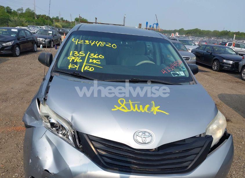 Photo 12 of 2011 Toyota Sienna BASE V6 (VIN 5TDZK3DC1BS090217)