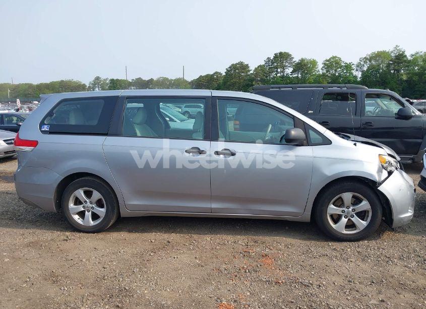 Photo 13 of 2011 Toyota Sienna BASE V6 (VIN 5TDZK3DC1BS090217)