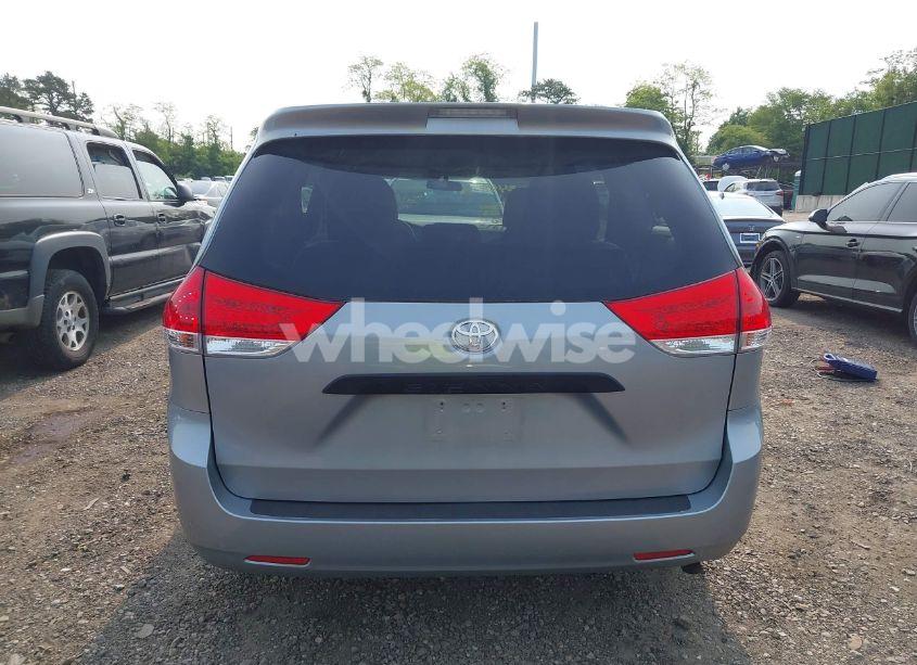 Photo 16 of 2011 Toyota Sienna BASE V6 (VIN 5TDZK3DC1BS090217)