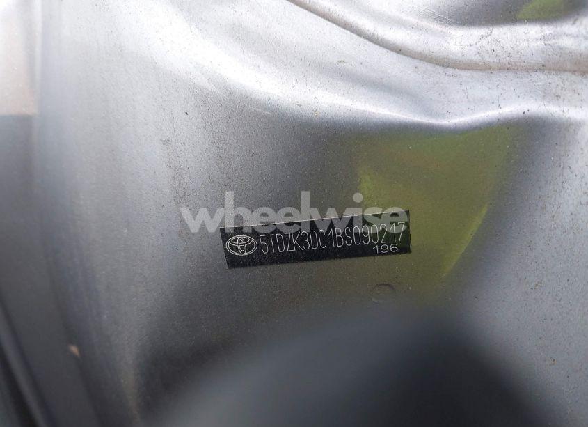 Photo 18 of 2011 Toyota Sienna BASE V6 (VIN 5TDZK3DC1BS090217)