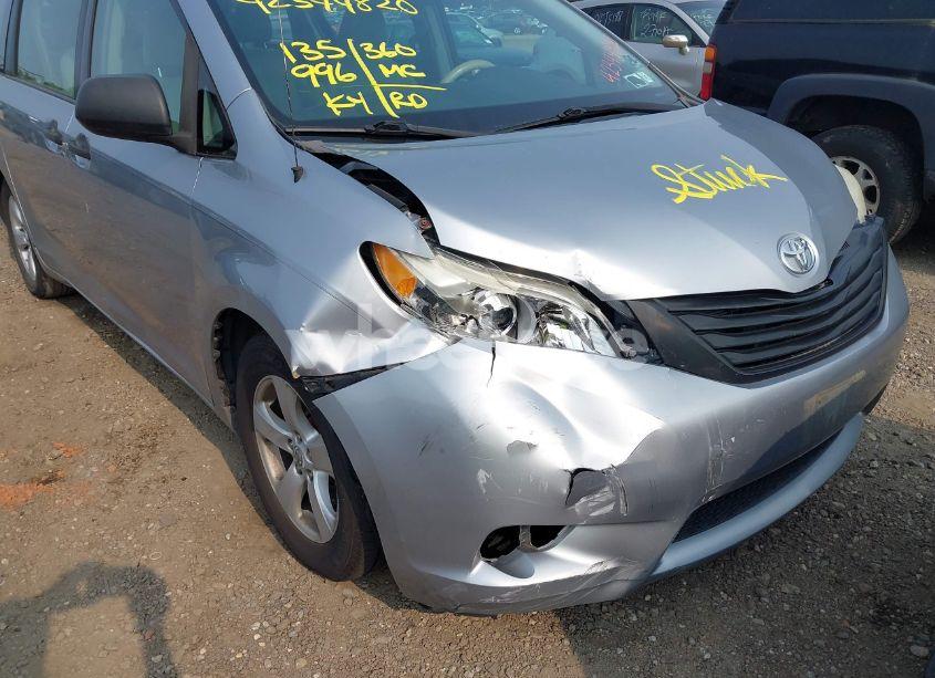 Photo 19 of 2011 Toyota Sienna BASE V6 (VIN 5TDZK3DC1BS090217)