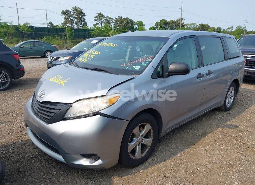 Photo 2 of 2011 Toyota Sienna BASE V6 (VIN 5TDZK3DC1BS090217)