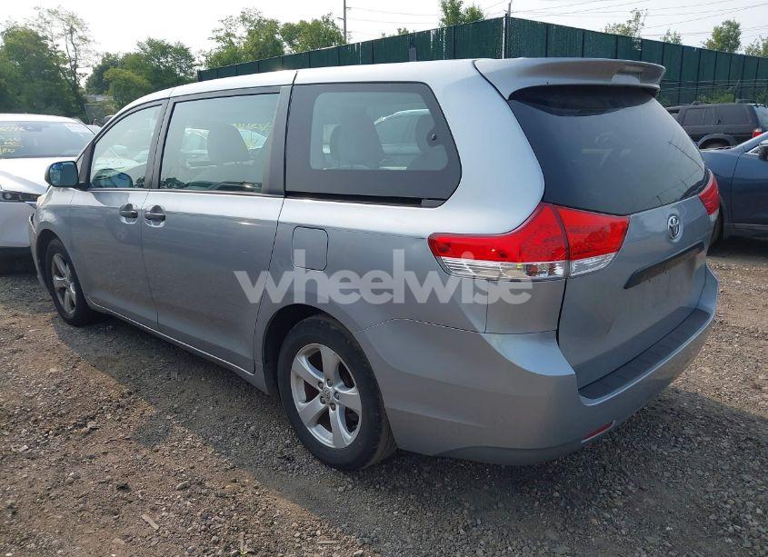 Photo 3 of 2011 Toyota Sienna BASE V6 (VIN 5TDZK3DC1BS090217)