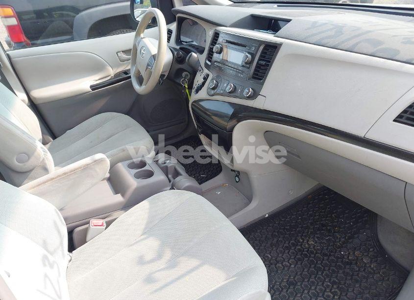 Photo 5 of 2011 Toyota Sienna BASE V6 (VIN 5TDZK3DC1BS090217)