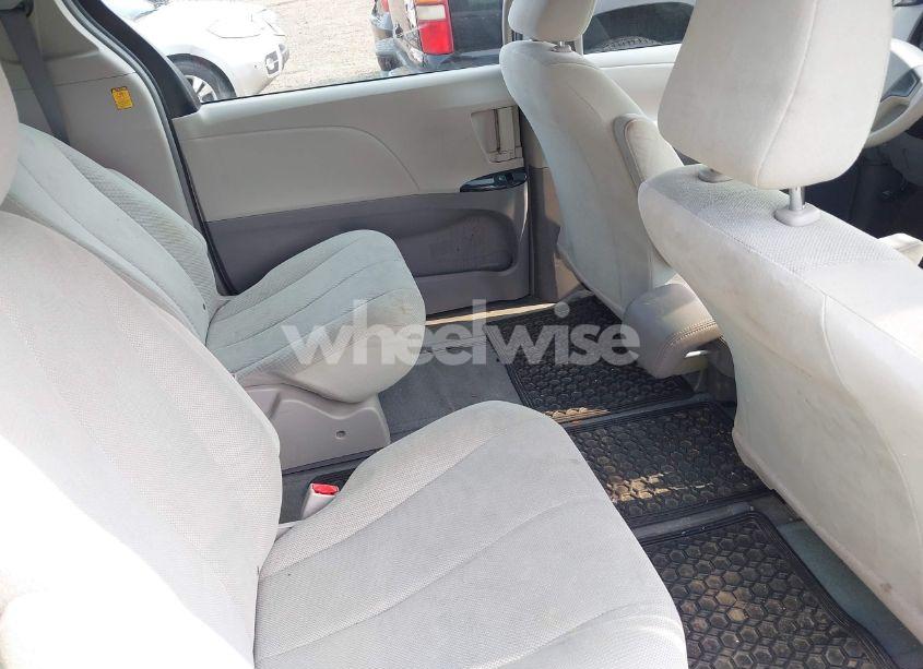 Photo 8 of 2011 Toyota Sienna BASE V6 (VIN 5TDZK3DC1BS090217)