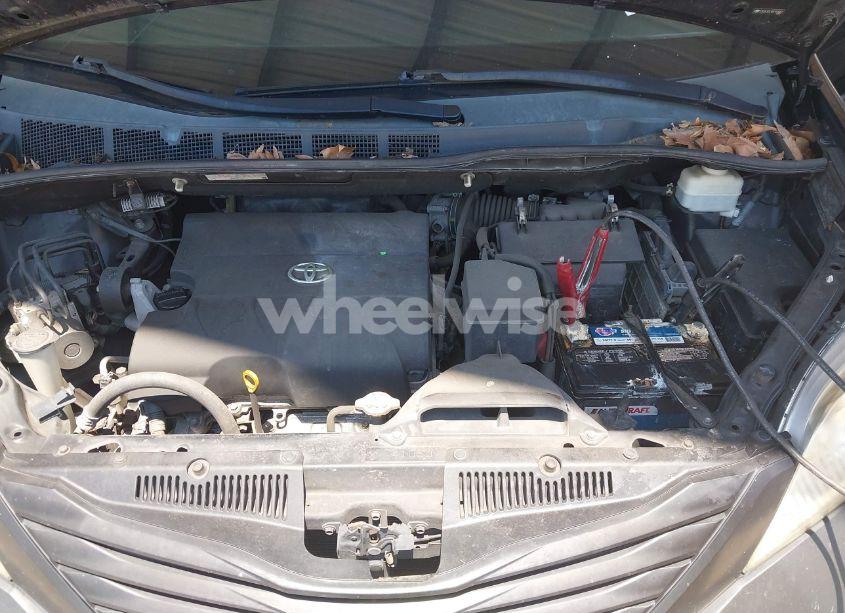 Photo 10 of 2011 Toyota Sienna BASE V6 (VIN 5TDZK3DC1BS158967)