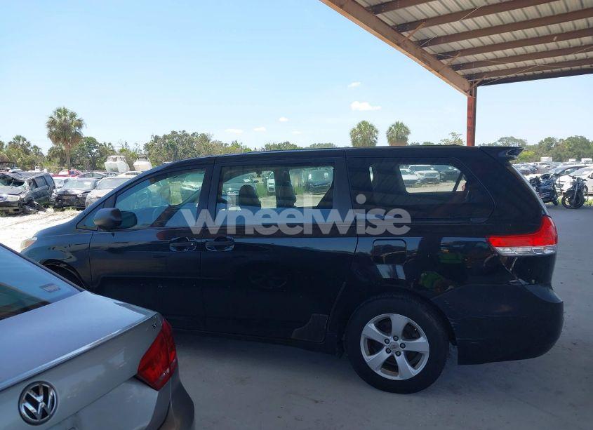 Photo 14 of 2011 Toyota Sienna BASE V6 (VIN 5TDZK3DC1BS158967)